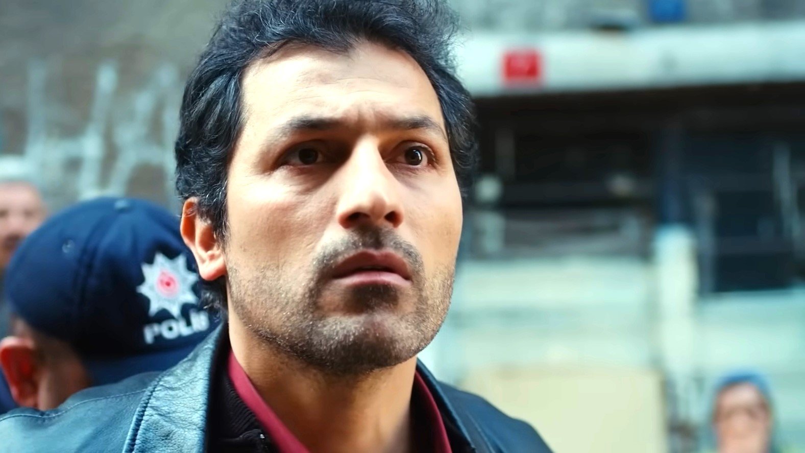 Sarp e Bahar in trappola, Arif arrestato, La forza di una donna - puntata 52